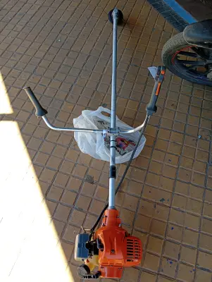 Desmalezadora Marca Husqvarna Modelo 143 Usado En Buen Estado Original Si Acc Cabezal De NylonPechera