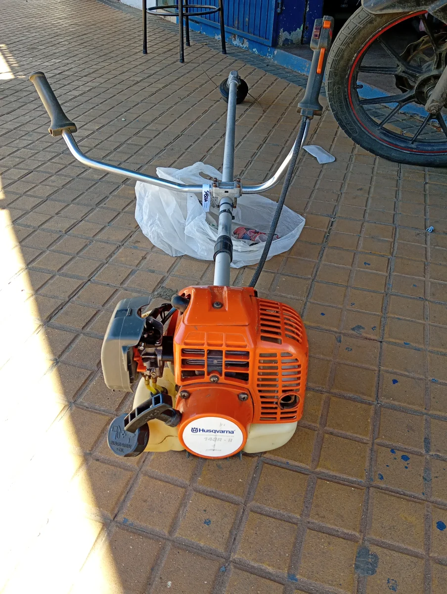 Foto 2 de Desmalezadora Marca Husqvarna Modelo 143 Usado En Buen Estado Original Si Acc Cabezal De NylonPechera