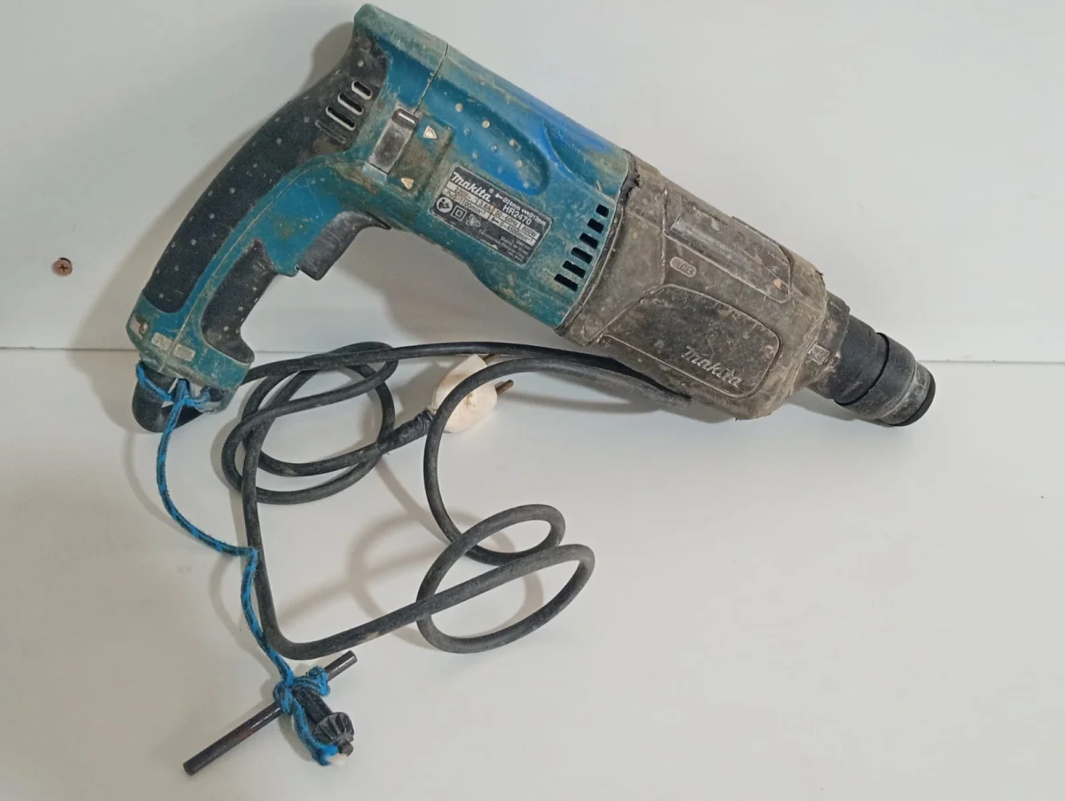 Foto 2 de Taladro Marca Makita Modelo Hr2470 Usado Con Desgaste Acc Llave