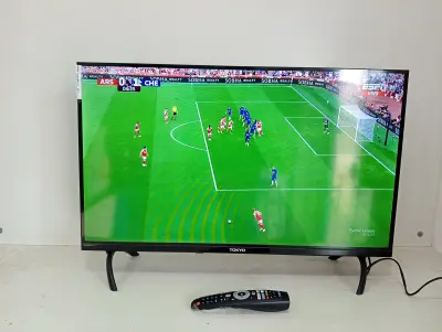 Televisor Led Smart De 32 '' Marca Tokyo Modelo Tvtokhf32gtv Con Control Usado En Buen Estado Acc Cable CorrientePar De Patitas De Pedestal