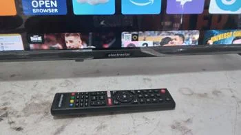Foto 2 de Televisor Led Smart De 32 '' Marca Electrostar Modelo Es-Tl3209 Con Control Usado En Buen Estado Acc 2 Patitas