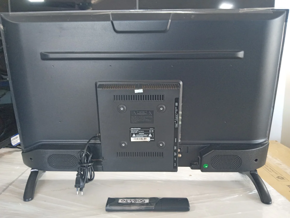 Foto 3 de Televisor Led Smart De 32 '' Marca Electrostar Modelo Es-Tl3209 Con Control Usado En Buen Estado Acc 2 Patitas