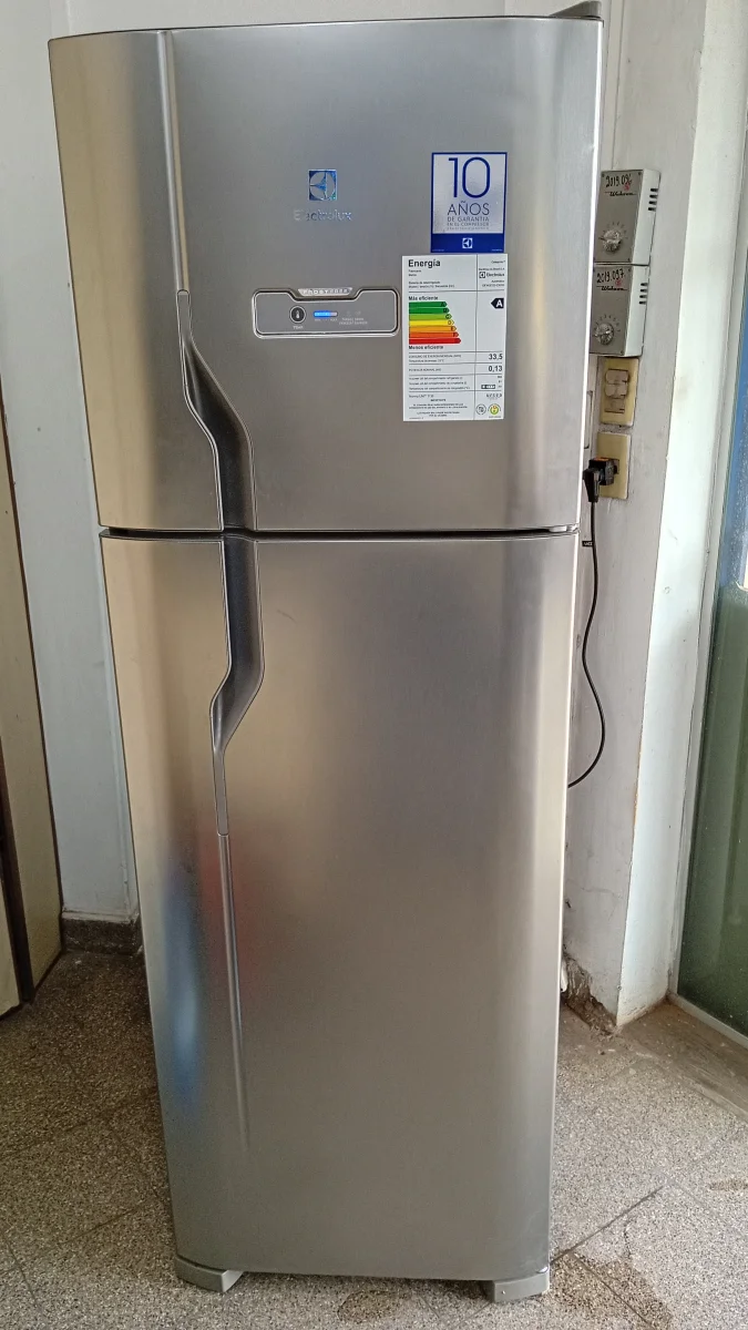 Heladera Marca Electrolux. Modelo Dfx43 Usado Con Desgaste Litros 370 Acc Verdulera+Porta Objetos