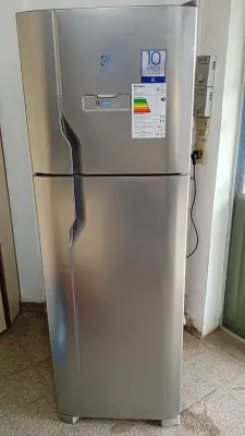 Heladera Marca Electrolux. Modelo Dfx43 Usado Con Desgaste Litros 370 Acc Verdulera+Porta Objetos