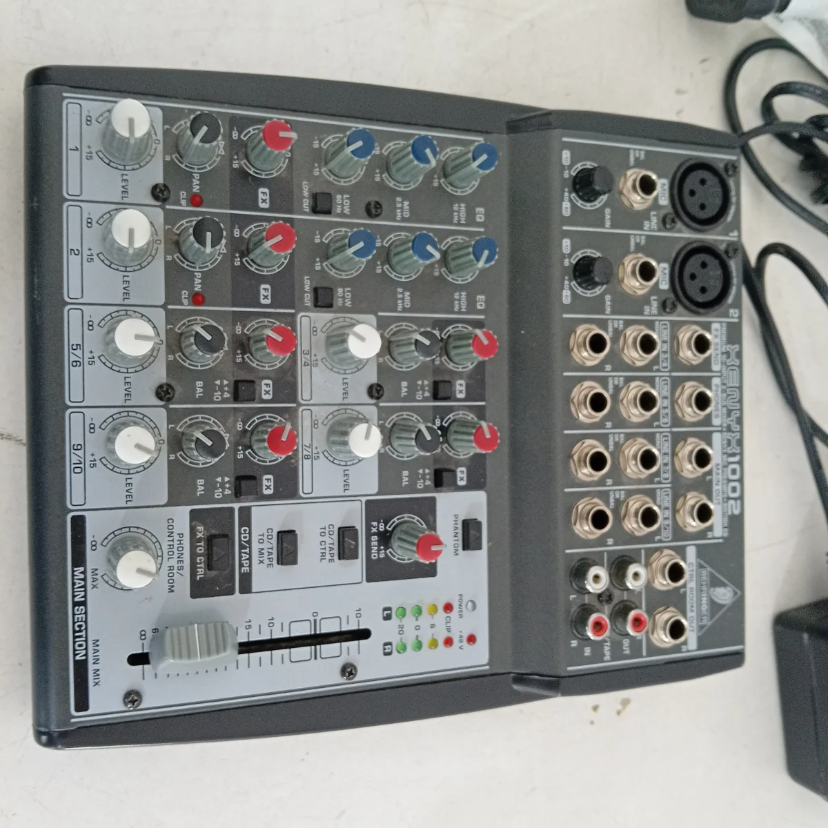 Foto 2 de Consola De Sonido Marca Behringer Modelo Xenyx 1002 Acc Con Cargador Original
