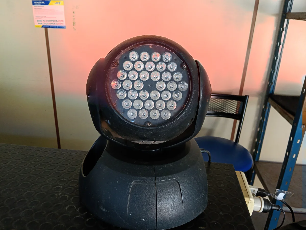 Foto 2 de Luces Para Discoteca Marca Digi-Light Modelo Yr-680b Usado En Buen Estado Acc Cable Cte