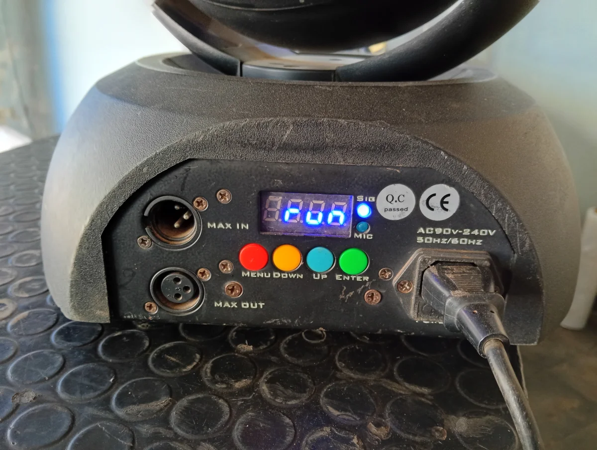 Foto 3 de Luces Para Discoteca Marca Digi-Light Modelo Yr-680b Usado En Buen Estado Acc Cable Cte