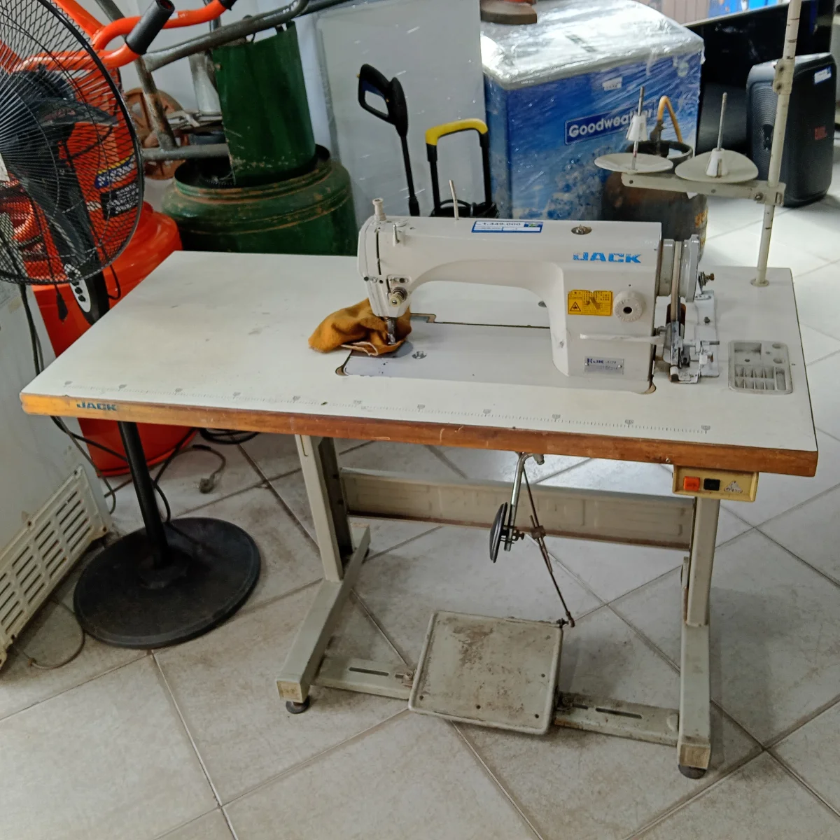 Maquina De Coser Industrial Tipo Recta Marca Jack Modelo Jk8720 Usado En Buen Estado Acc 2 Porta Hilo