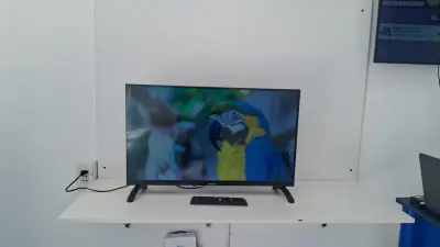 Televisor Led Smart De 32 '' Marca Midas Modelo Md-Mstv32a Con Control Usado En Buen Estado Acc Ent. Ub Hdmi Par De Patitas