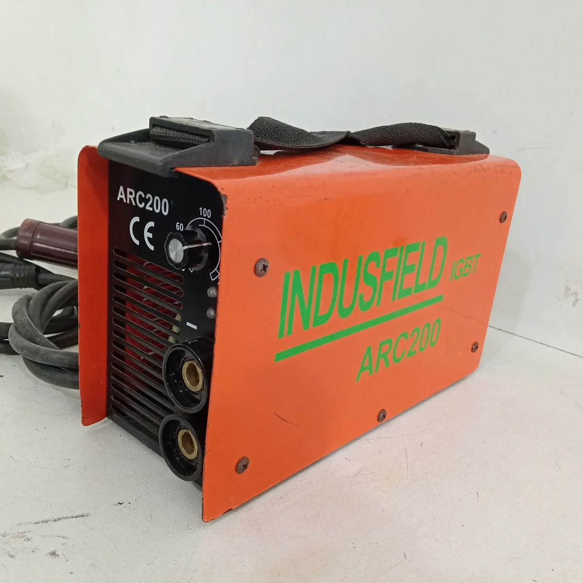 Foto 2 de Soldador Marca Indusfield Modelo Arc 200 Usado En Buen Estado Acc 1 Pinzas Positivo 1 Pinza Negativo