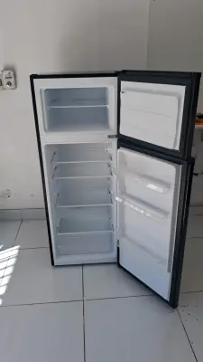 Heladera Marca Midea Modelo Mdrt294fgg28 Usado En Buen Estado Litros 300 Acc 2 Puertas3 Porta Envase Por La Puerta1 Divioria En El Congelador4 Divisorias De CritalVerdulera Luz Interna