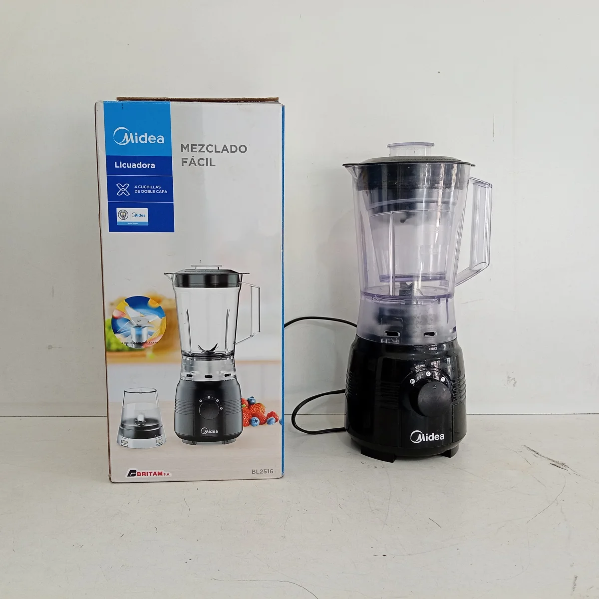 Foto 3 de Licuadora Marca Midea Modelo Bl2516 Velocidades Usado En Buen Estado Acc Jarra De Plastico Con TapaCon Filtro