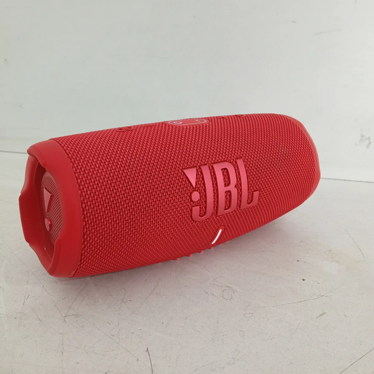 Foto 3 de Speaker Potencia Watts 10 Marca Jbl Sin Control Modelo Charge 5 Usado En Buen Estado Sin Caja Acc No Tiene