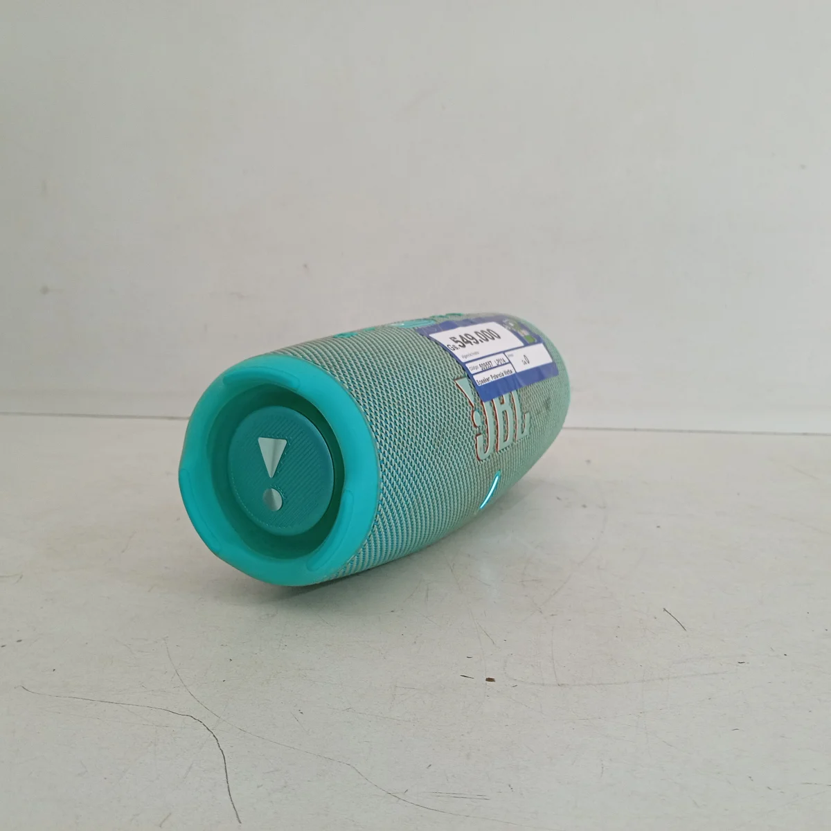 Foto 3 de Speaker Potencia Watts No Tiene Marca Jbl Sin Control Modelo Charge 5 Usado En Buen Estado Sin Caja Acc No Tiene