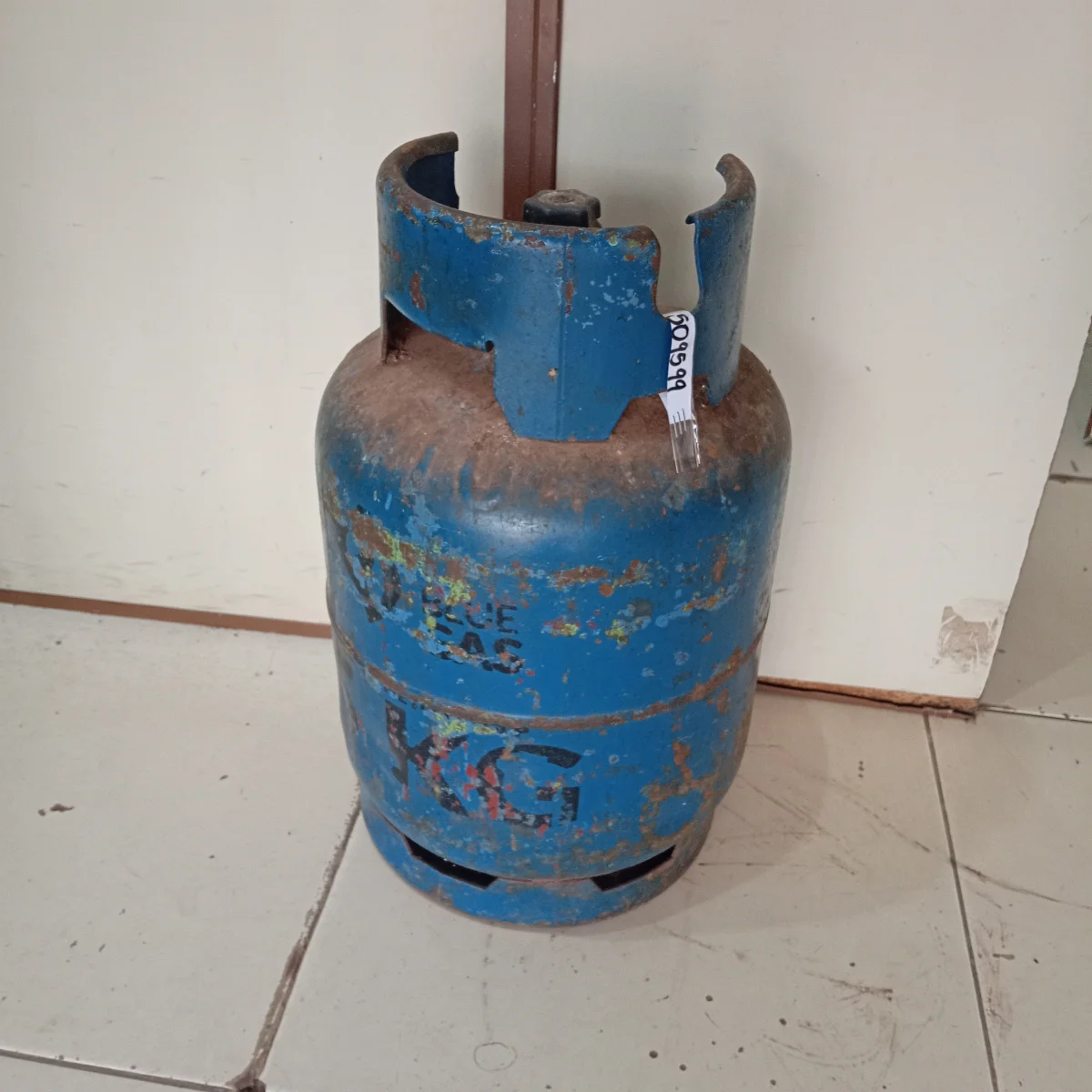 Foto 3 de Garrafa Cap 10 Kg. Marca Blue Gas Usado Con Desgaste Color Azul Acc No Tiene