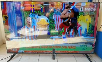 Foto 2 de Televisor Led Smart De 65 '' Marca Lg Modelo 65ut7300psa Con Control Usado En Buen Estado Acc 4k