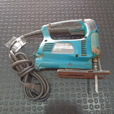 Sierra Tipo Caladora Marca Makita Modelo 4327 Usado En Buen Estado Acc Sierra