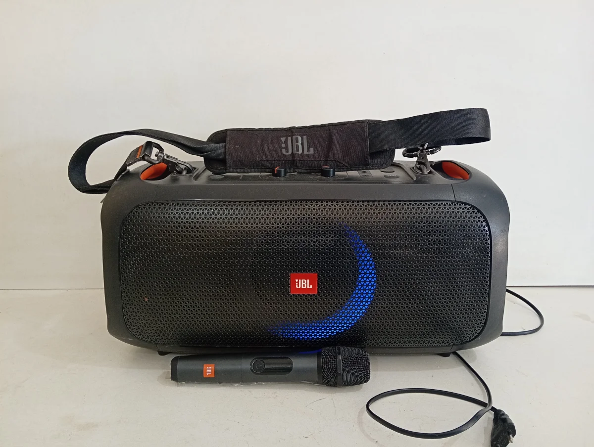 Parlante Portatil Marca Jbl Modelo Partybox On The Go Usado En Buen Estado Con Con Microfono Cable Corriente Acc No Tiene