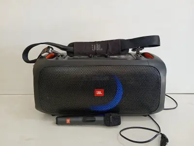 Parlante Portatil Marca Jbl Modelo Partybox On The Go Usado En Buen Estado Con Con Microfono Cable Corriente Acc No Tiene