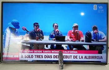 Foto 2 de Televisor Led Smart De 50 '' Marca Tokyo Modelo Tvtokud50wb Con Control Usado En Buen Estado Acc No Tiene