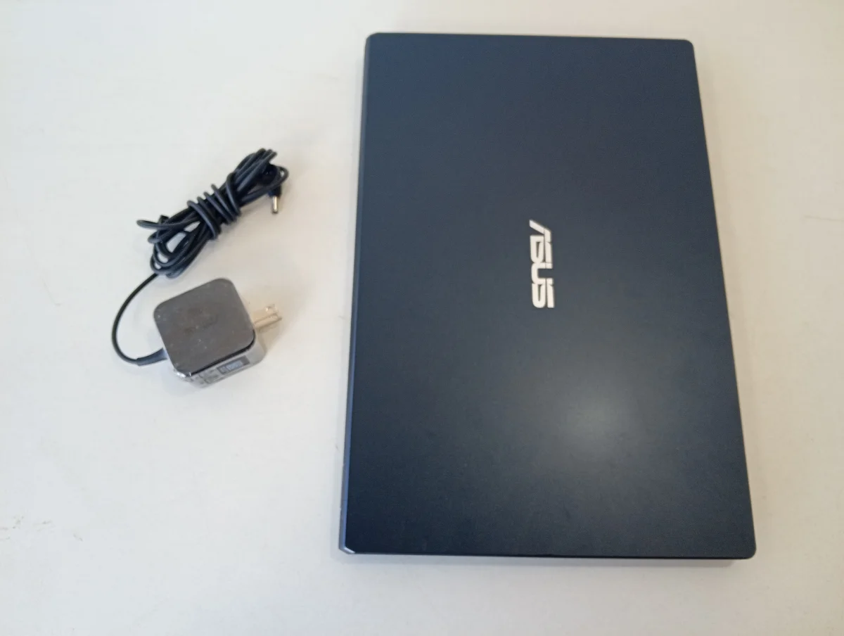 Foto 2 de Notebook Marca Asus Modelo E410ka Procesador Celeron N4500 Memoria Ram 4 Gb Disco Duro 117 Gb Generacion 4.500 Acc No Tiene
