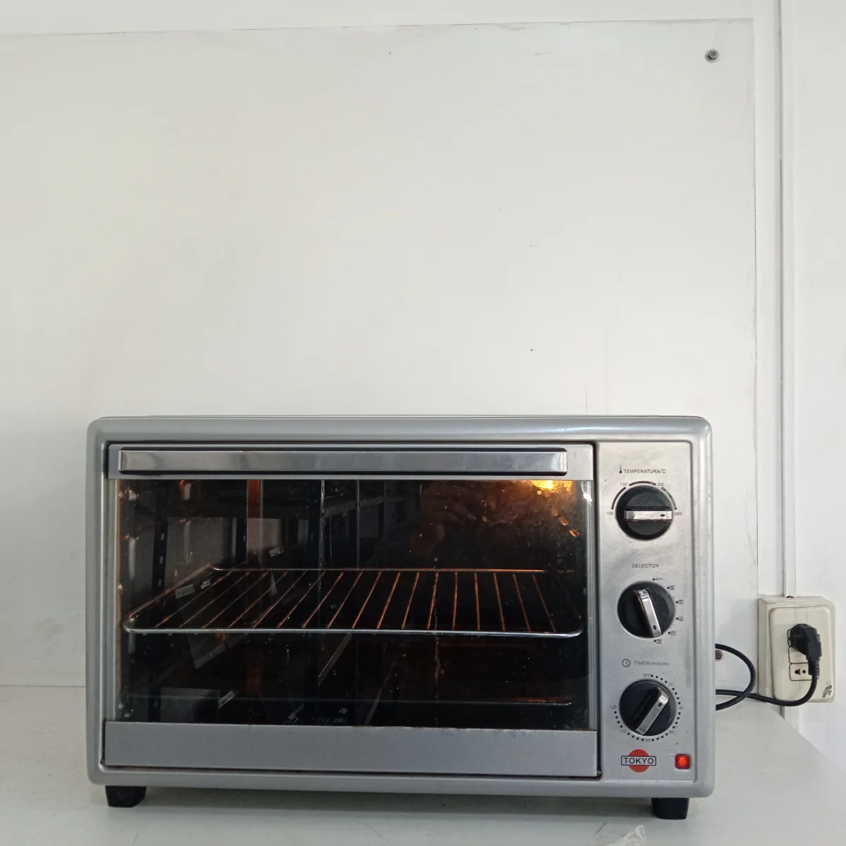 Horno Marca Tokyo Litros 46 Modelo Edtheelite46re-N Usado Con Desgaste Acc No Tiene