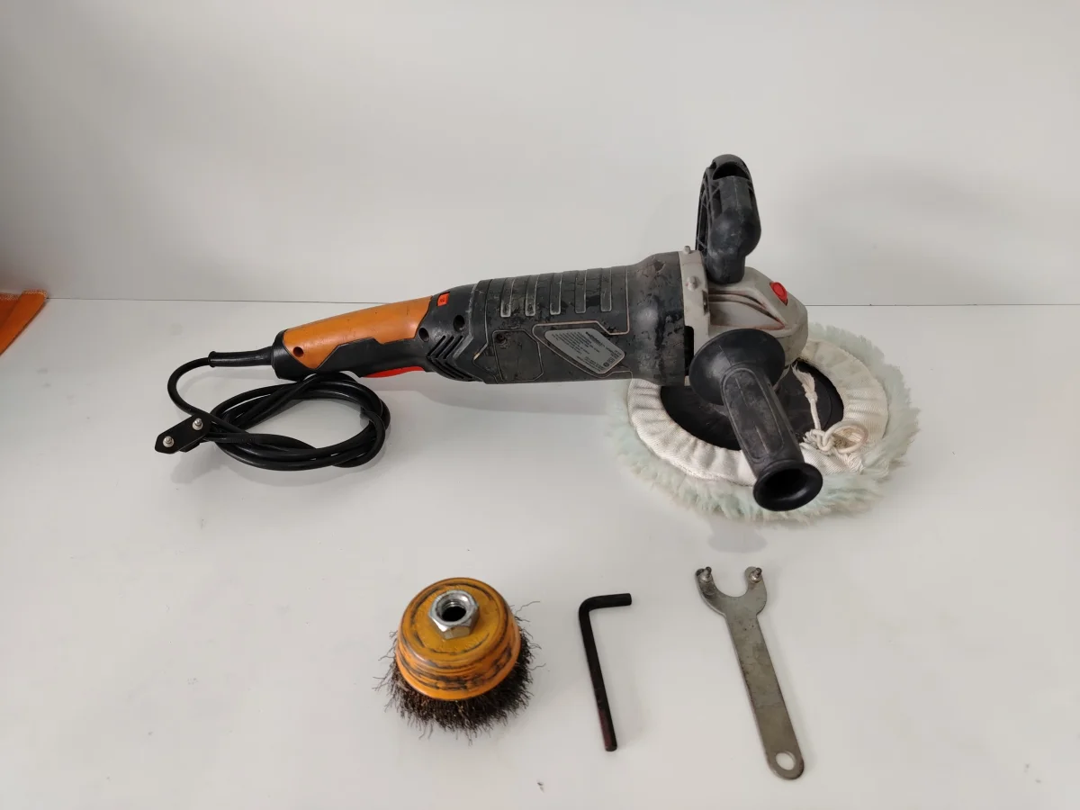 Foto 2 de Pulidora Marca Gladiator Modelo Lp 818 Tamaño 180 Usado En Buen Estado Acc ManijaLlave1 Llave Alen1 Cabezal De Cepillo De Acero1 Cabezal Para Pulir