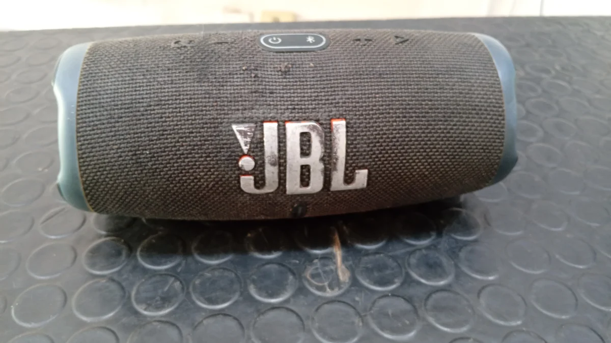 Speaker Potencia Watts 40 Marca Jbl Sin Control Modelo Charge 5 Nro Usado Con Desgaste Sin Caja Acc No Tiene