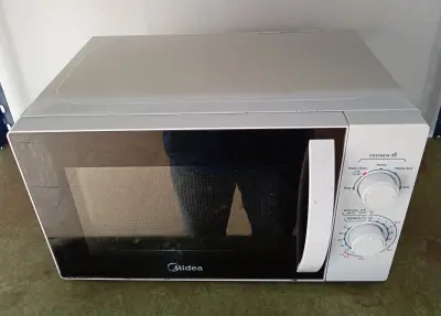 Microondas Marca Midea. Modelo Mm720cj9 Usado En Buen Estado Acc Plato De Vidrio