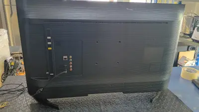 Televisor Led Smart De 32 '' Marca Samsung Modelo No Registra Sin Control Usado En Buen Estado Acc C/Patitas
