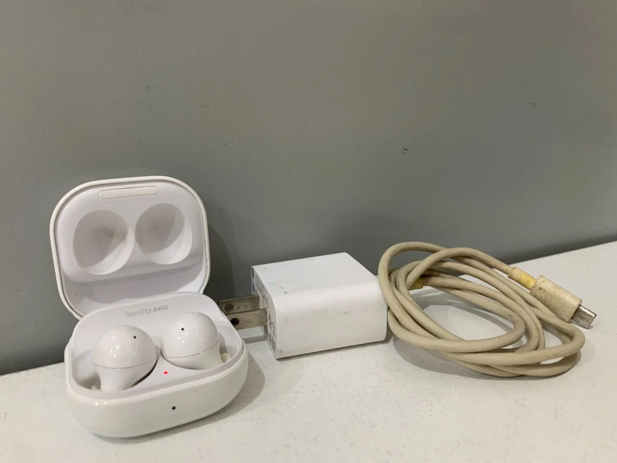 Auricular Marca Samsung-Buds-2 Modelo Smr177ear Usado-Con-Desgaste Con No Tiene Acc C/Cargador