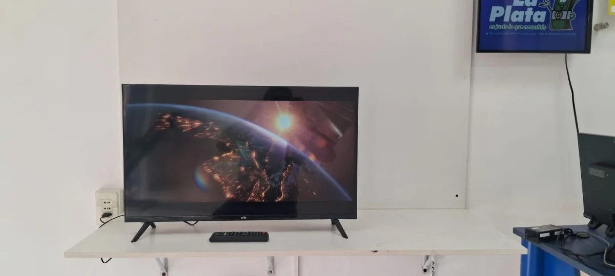 Televisor Led Convencional De 32 '' Marca Win Modelo Win32fn Usado En Buen Estado Con Control Sin Caja Acc Par De Patitas Ent. Usb Hdmi