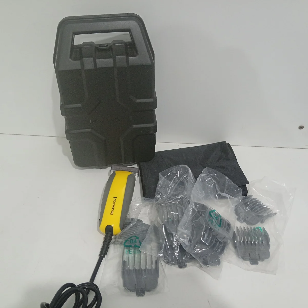 Foto 4 de Maquina De Cortar Cabello Marca Remington Modelo Blade-445 Usado En Buen Estado Acc 8 Peines