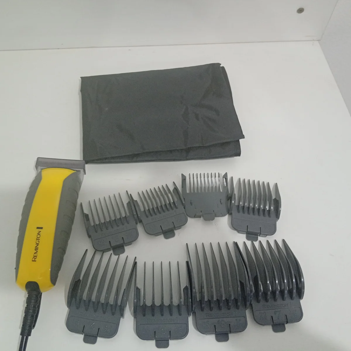 Maquina De Cortar Cabello Marca Remington Modelo Blade-445 Usado En Buen Estado Acc 8 Peines