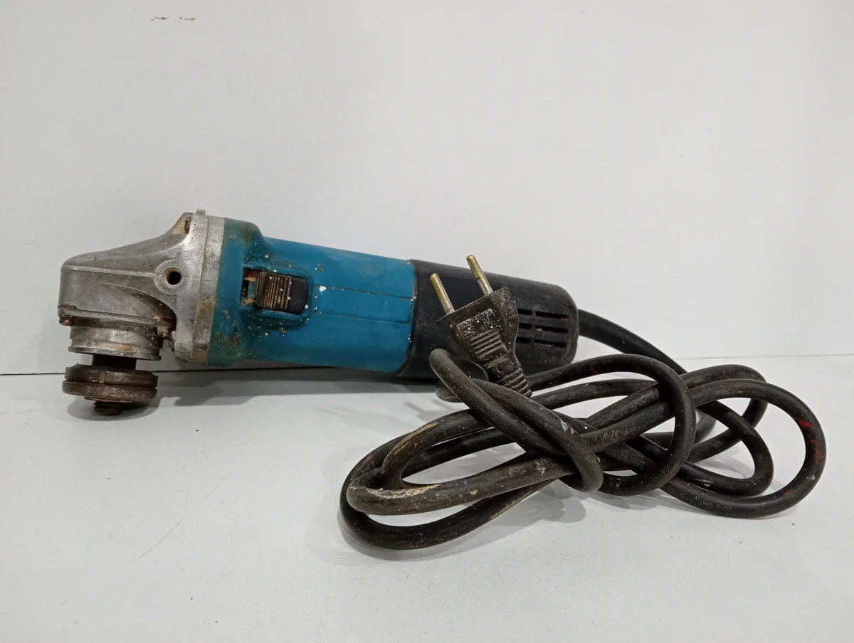 Pulidora Marca Makita Modelo 9557hn Tamaño Pequeño Usado Con Desgaste Acc No Tiene