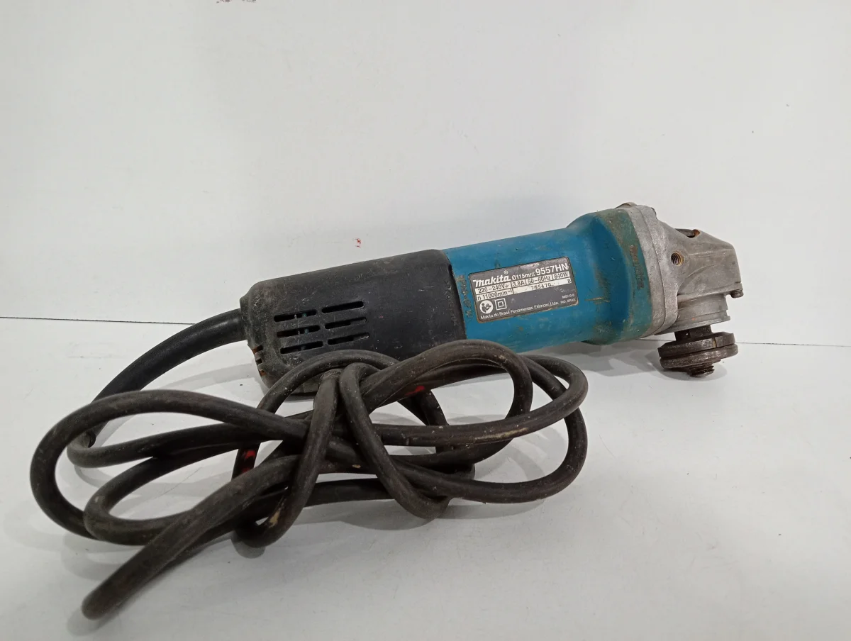 Foto 2 de Pulidora Marca Makita Modelo 9557hn Tamaño Pequeño Usado Con Desgaste Acc No Tiene