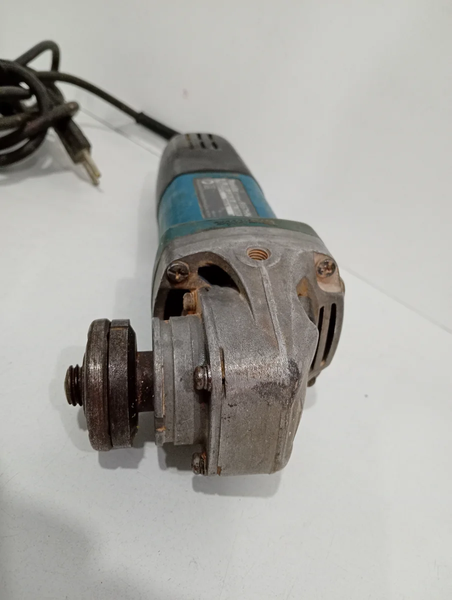 Foto 4 de Pulidora Marca Makita Modelo 9557hn Tamaño Pequeño Usado Con Desgaste Acc No Tiene