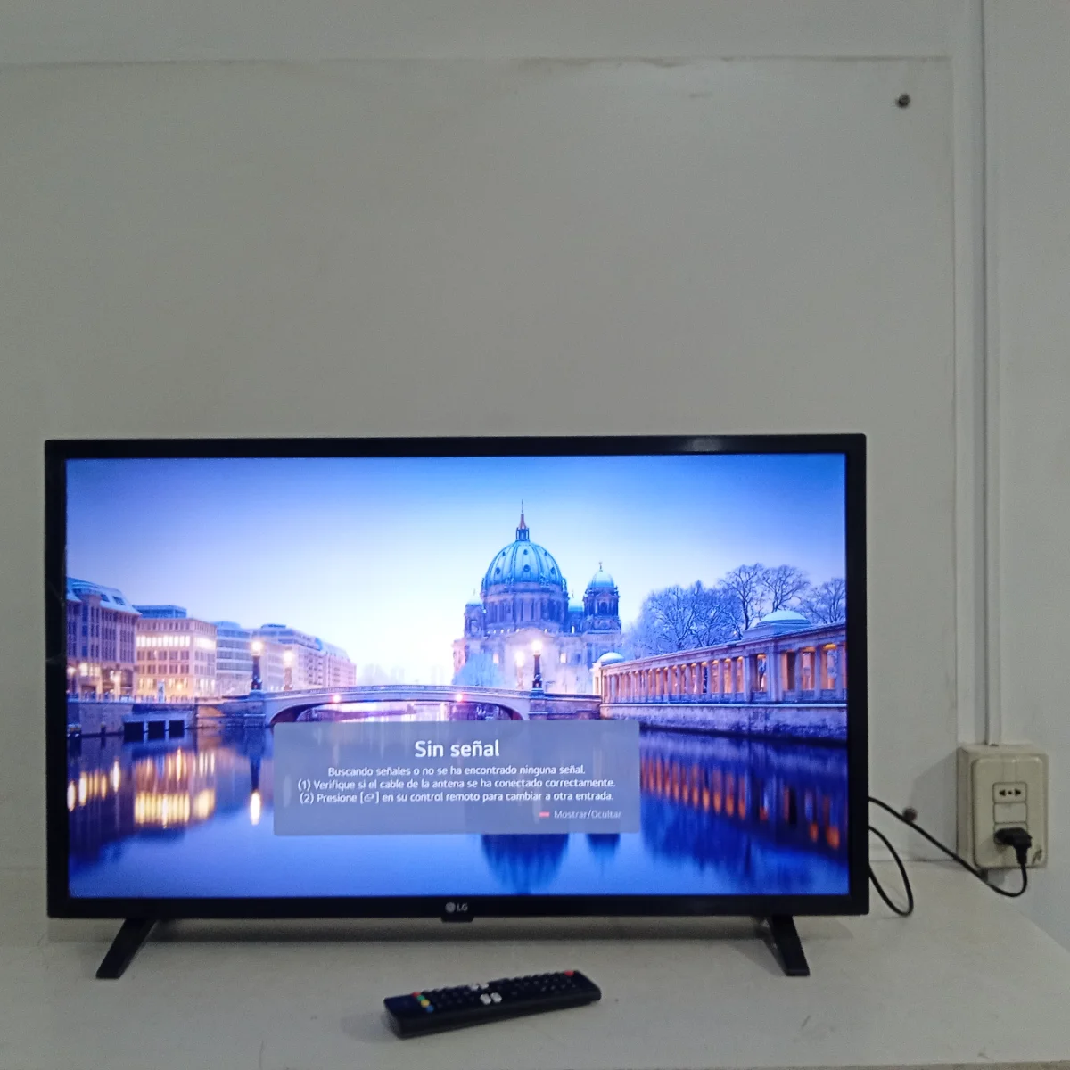 Foto 3 de Televisor Led Smart De 32 '' Marca Lg Modelo 32lq630bpsa Con Control Usado En Buen Estado Acc Con 2 Patitas De Pedestal Cable Power