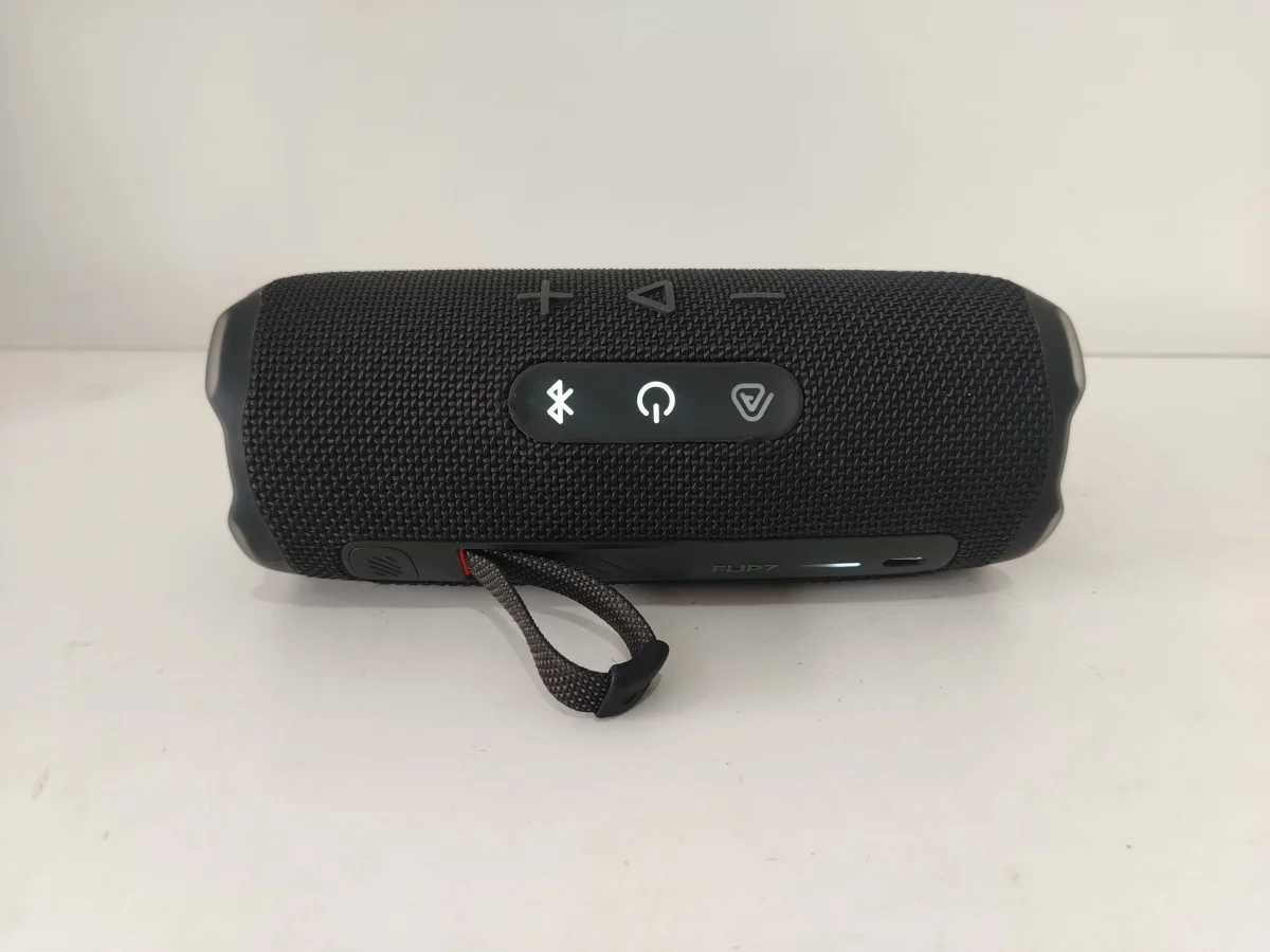 Foto 3 de Speaker Potencia Watts No Tiene Marca Jbl Sin Control Modelo Flip 7 Usado En Buen Estado Sin Caja Acc Correa