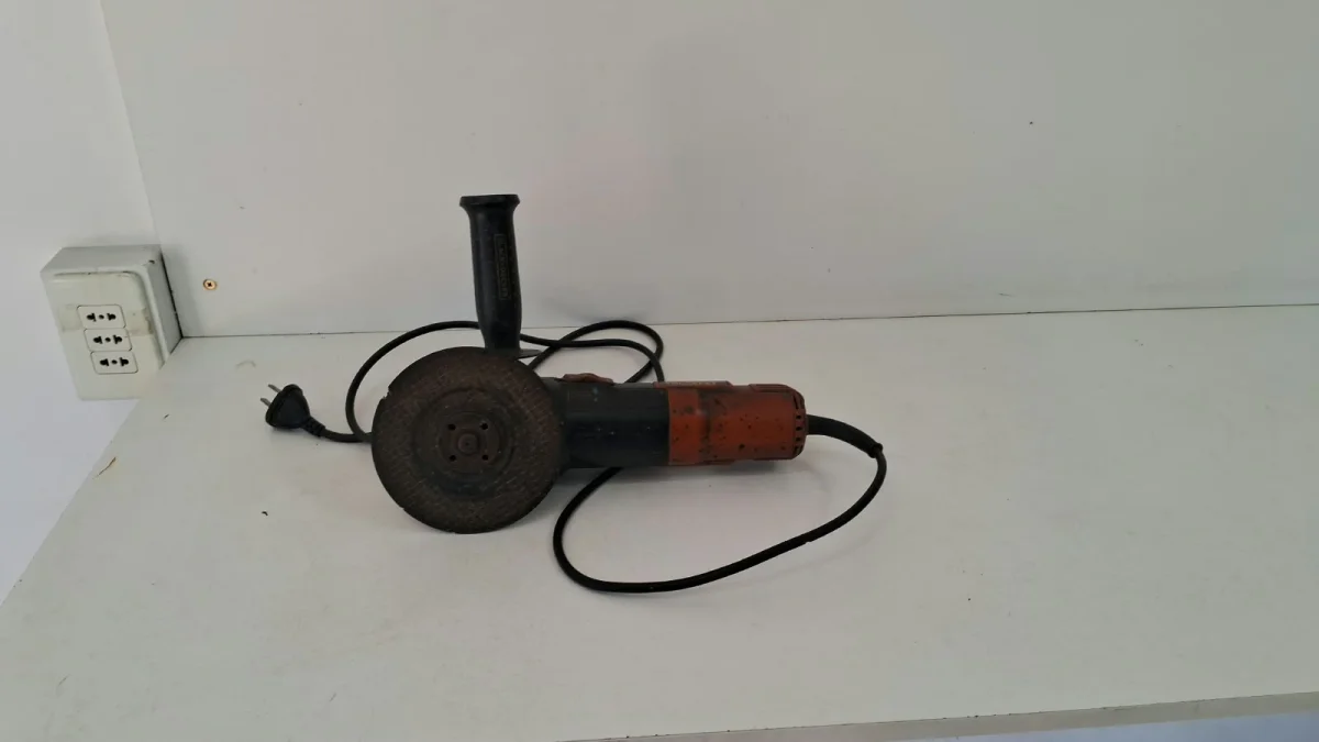 Pulidora Marca Black Decker Modelo G720 Tamaño Chico Usado Con Desgaste Acc Manija Disco