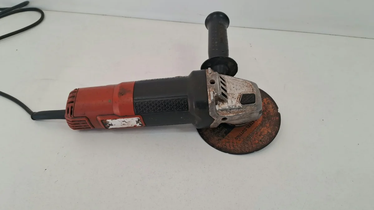 Foto 5 de Pulidora Marca Black Decker Modelo G720 Tamaño Chico Usado Con Desgaste Acc Manija Disco