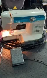 Maquina De Coser Familiar Marca Brother Modelo Xl-5700 Usado En Buen Estado Acc Bovina Y Pedal