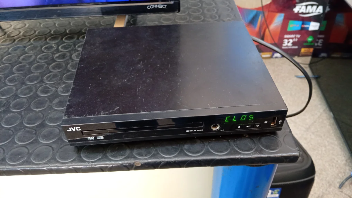 Foto 3 de Dvd Marca Jvc Con Control Modelo Xv-Ky557b Usado En Buen Estado Acc Cable Rca